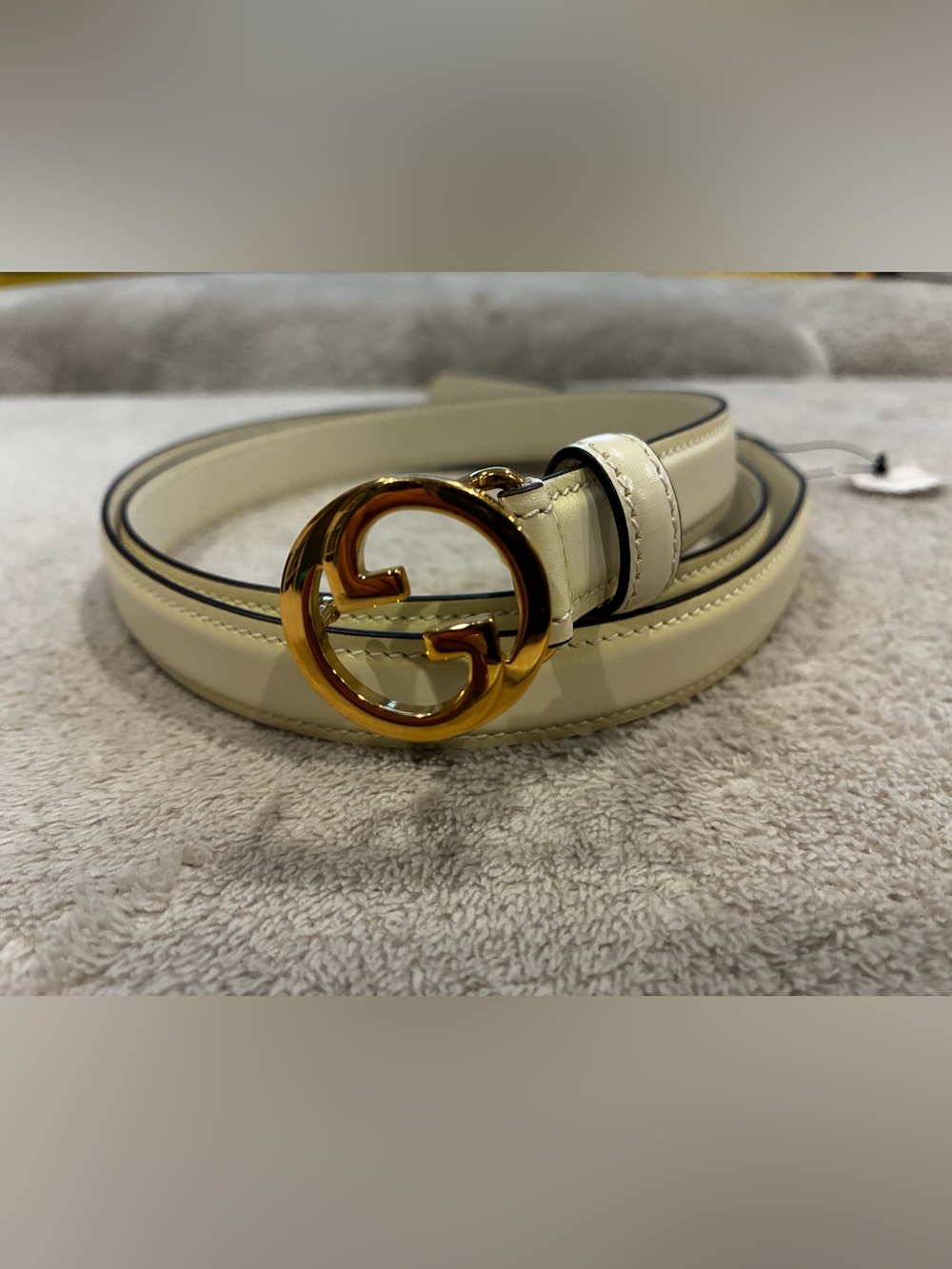 Gucci Cream Leather Belt with Gold GG Buckle - thin
